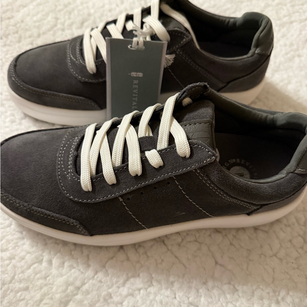 NWT Revitalign Men's Sneakers Durham size 7.5 dark Charcoal gray
